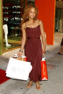 Christina Milian feet photo thumbnail