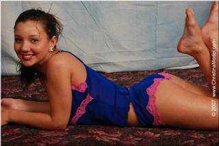 Christina Model feet photo thumbnail