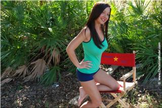 Christina Model feet photo thumbnail