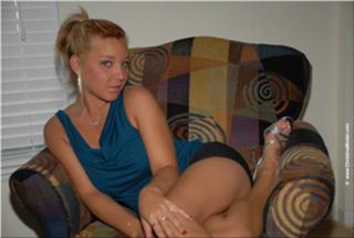 Christina Model feet photo thumbnail