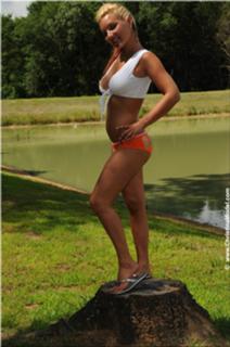 Christina Model feet photo thumbnail