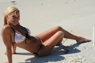 Christina Model feet photo thumbnail