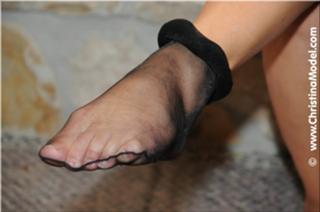 Christina Model feet photo thumbnail