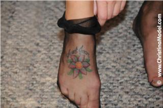 Christina Model feet photo thumbnail