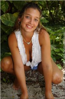 Christina Model feet photo thumbnail