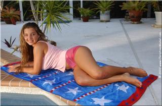 Christina Model feet photo thumbnail