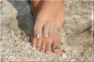 Christina Model feet photo thumbnail