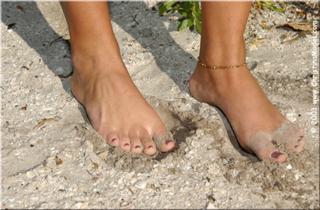 Christina Model feet photo thumbnail