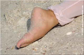 Christina Model feet photo thumbnail