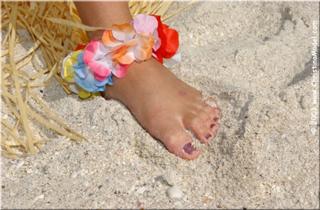 Christina Model feet photo thumbnail