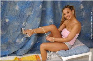 Christina Model feet photo thumbnail