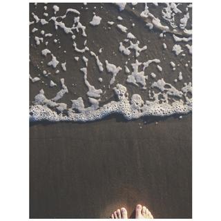 Christina Perri feet photo thumbnail