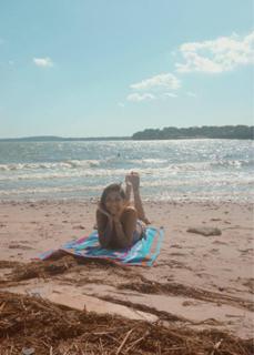 Christina Perri feet photo thumbnail