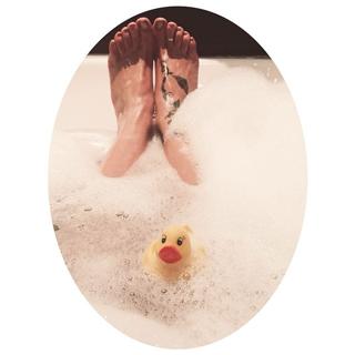 Christina Perri feet photo thumbnail
