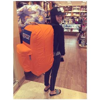 Christina Perri feet photo thumbnail