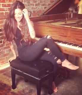 Christina Perri feet photo thumbnail