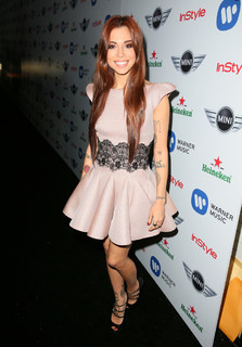 Christina Perri feet photo thumbnail