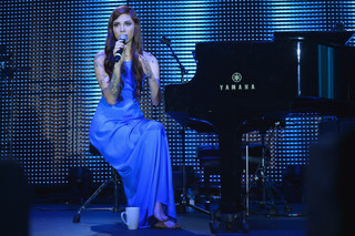 Christina Perri feet photo thumbnail