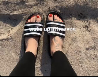 Christina Perri feet photo thumbnail