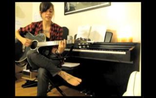 Christina Perri feet photo thumbnail