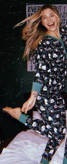 Christina Perri feet photo thumbnail