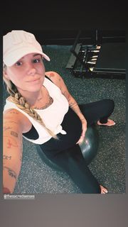 Christina Perri feet photo thumbnail