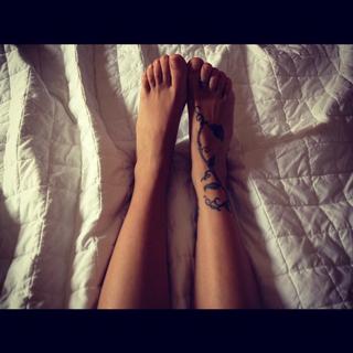 Christina Perri feet photo thumbnail