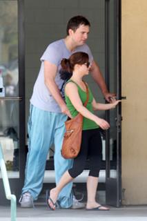 Christina Ricci feet photo thumbnail