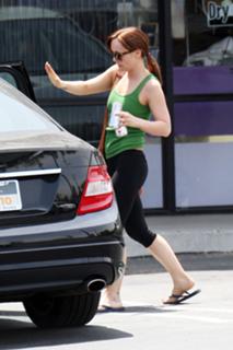 Christina Ricci feet photo thumbnail