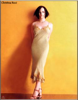 Christina Ricci feet photo thumbnail