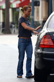Christina Ricci feet photo thumbnail