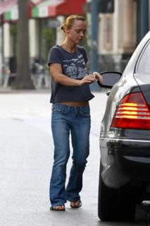Christina Ricci feet photo thumbnail