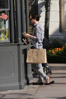Christina Ricci feet photo thumbnail