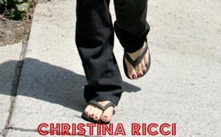 Christina Ricci feet photo thumbnail