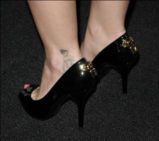 Christina Ricci feet photo thumbnail
