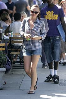 Christina Ricci feet photo thumbnail
