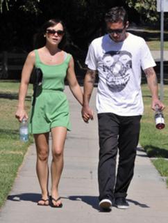 Christina Ricci feet photo thumbnail