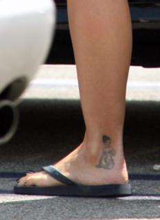 Christina Ricci feet photo thumbnail