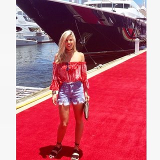 Christine 'Bugsy' Drake feet photo 17