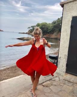 Christine 'Bugsy' Drake feet photo 16
