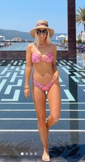 Christine 'Bugsy' Drake feet photo 12
