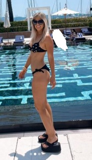 Christine 'Bugsy' Drake feet photo 7