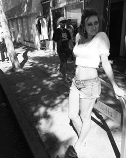 Christine Lakin feet photo thumbnail