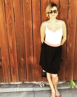 Christine Lakin feet photo thumbnail