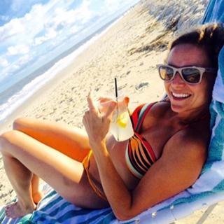 Christine Lakin feet photo thumbnail