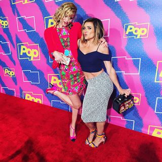 Christine Lakin feet photo thumbnail