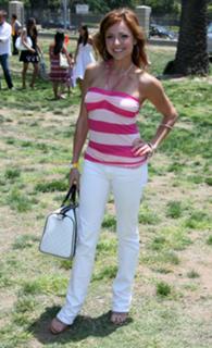 Christine Lakin feet photo thumbnail