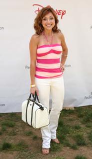 Christine Lakin feet photo thumbnail