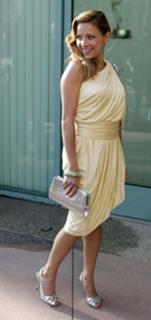 Christine Lakin feet photo thumbnail