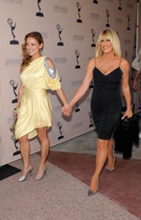 Christine Lakin feet photo thumbnail